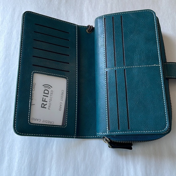 CHARM INFINITE Waxy PU Leather RFID Blocking Long Wallet Wrist Strap, green - Picture 6 of 6